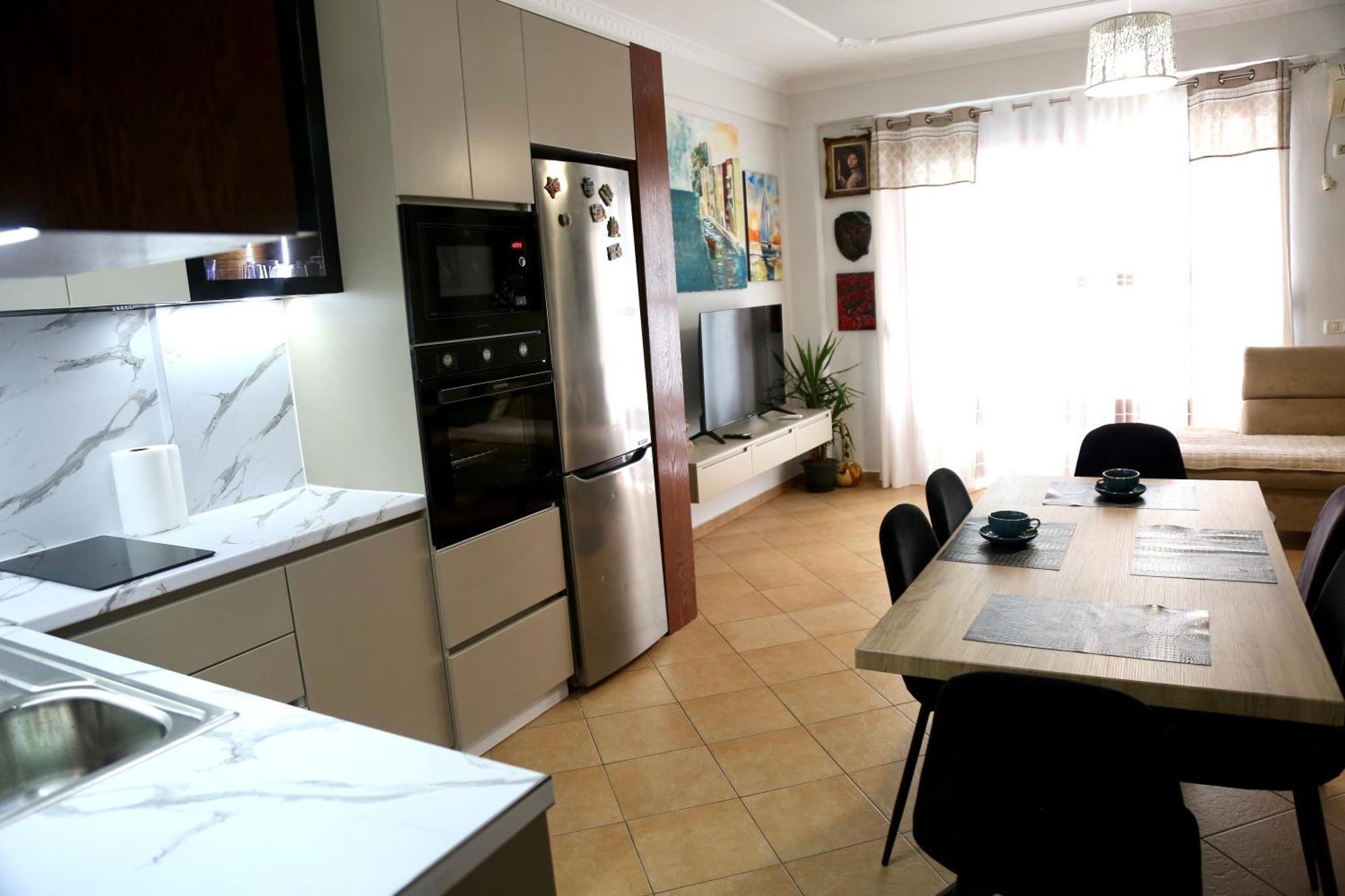 Stay At An Artist'S Place! Tirana Exterior photo