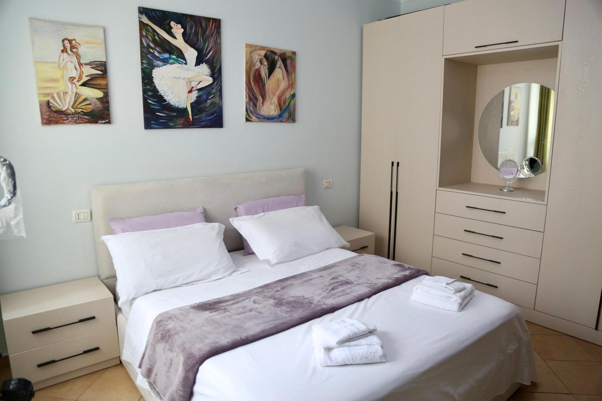 Stay At An Artist'S Place! Tirana Exterior photo