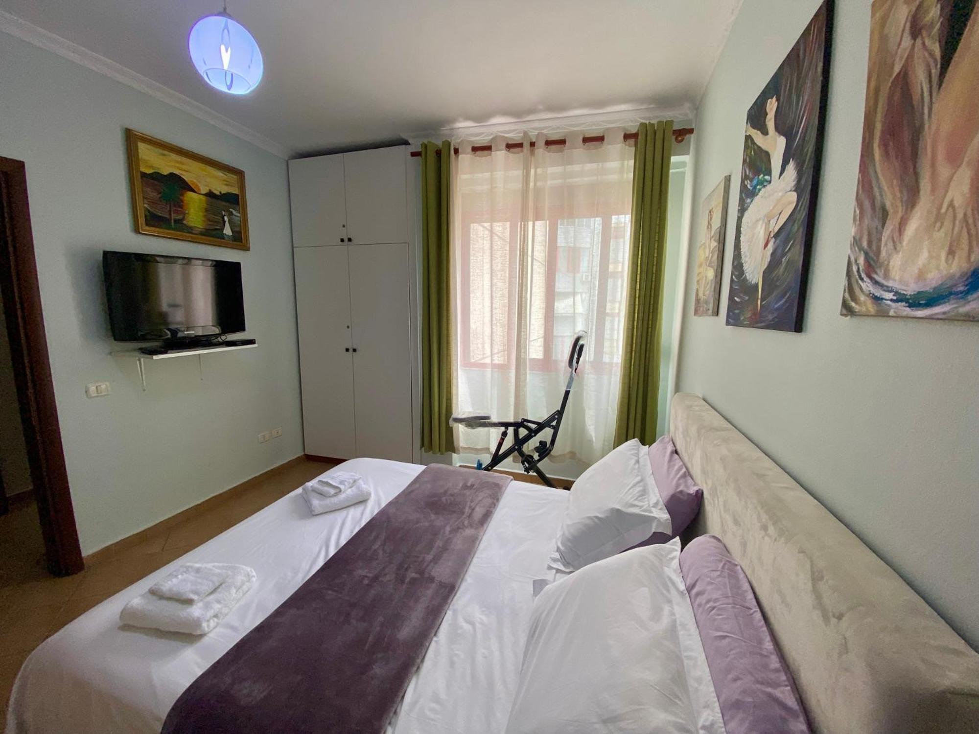 Stay At An Artist'S Place! Tirana Exterior photo